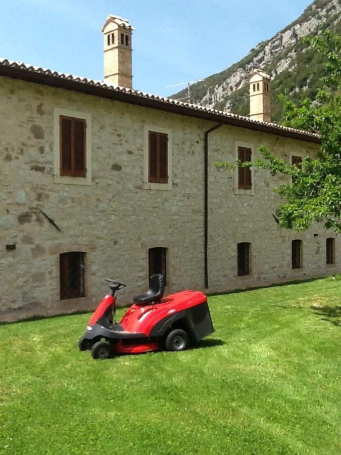 Casa Ridente Nella Valle Del Menotre Con Giardino Pale Exterior foto